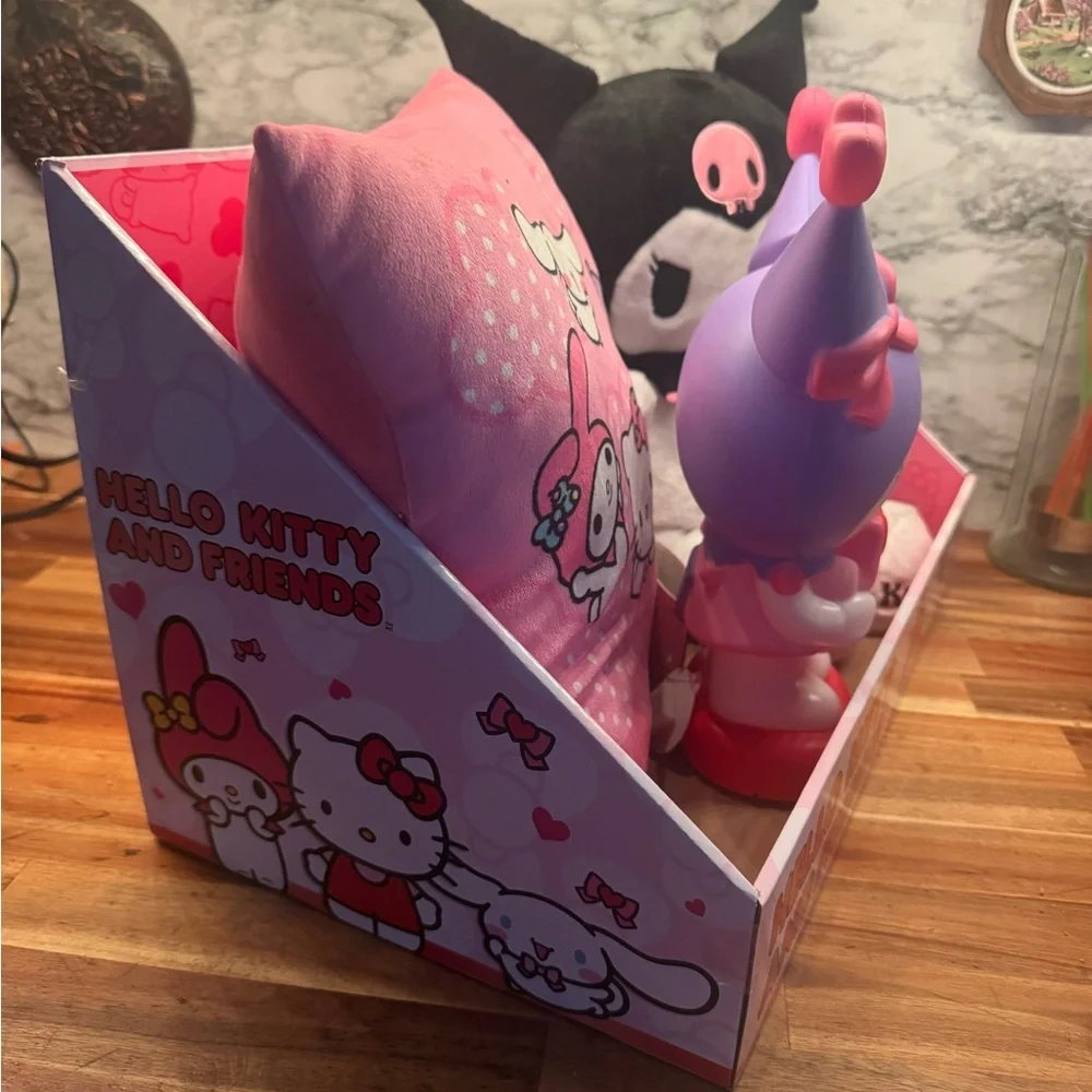 Hello Kitty and Friends display shelf